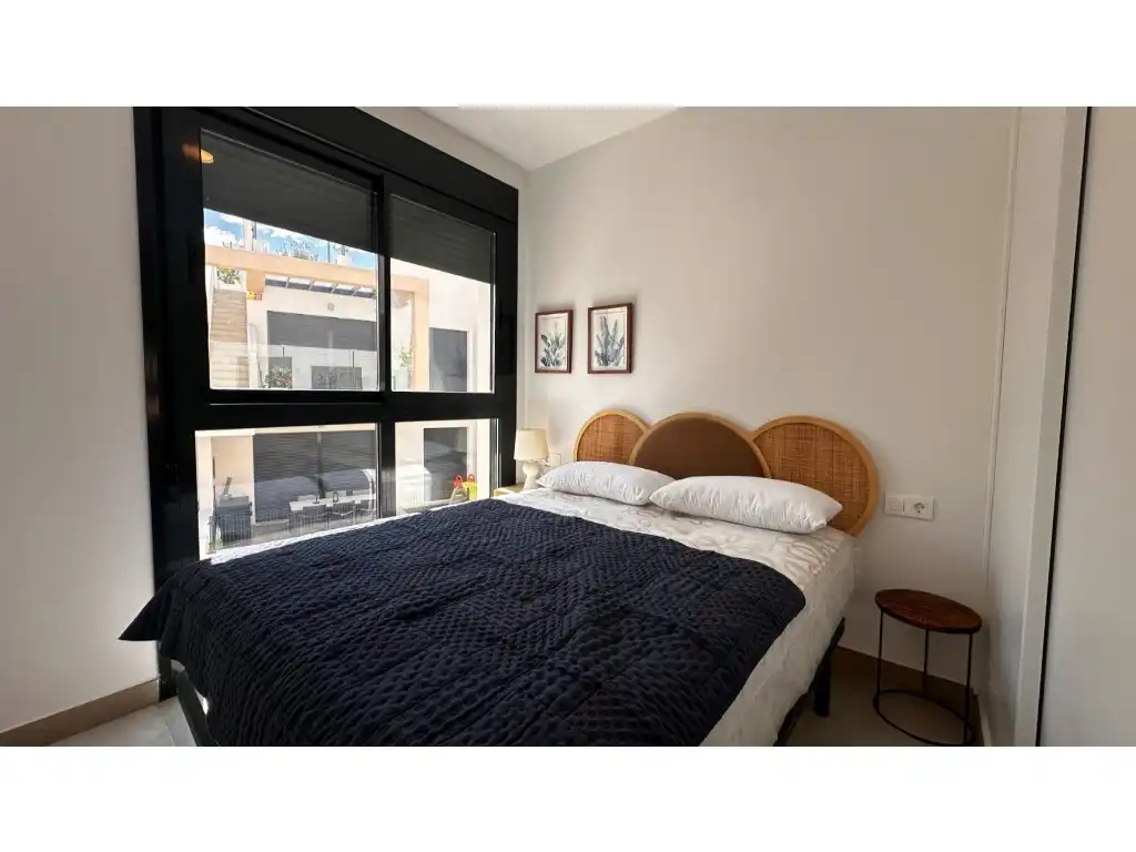 Habitación de Apartamento en venta en Torrevieja con Piscina