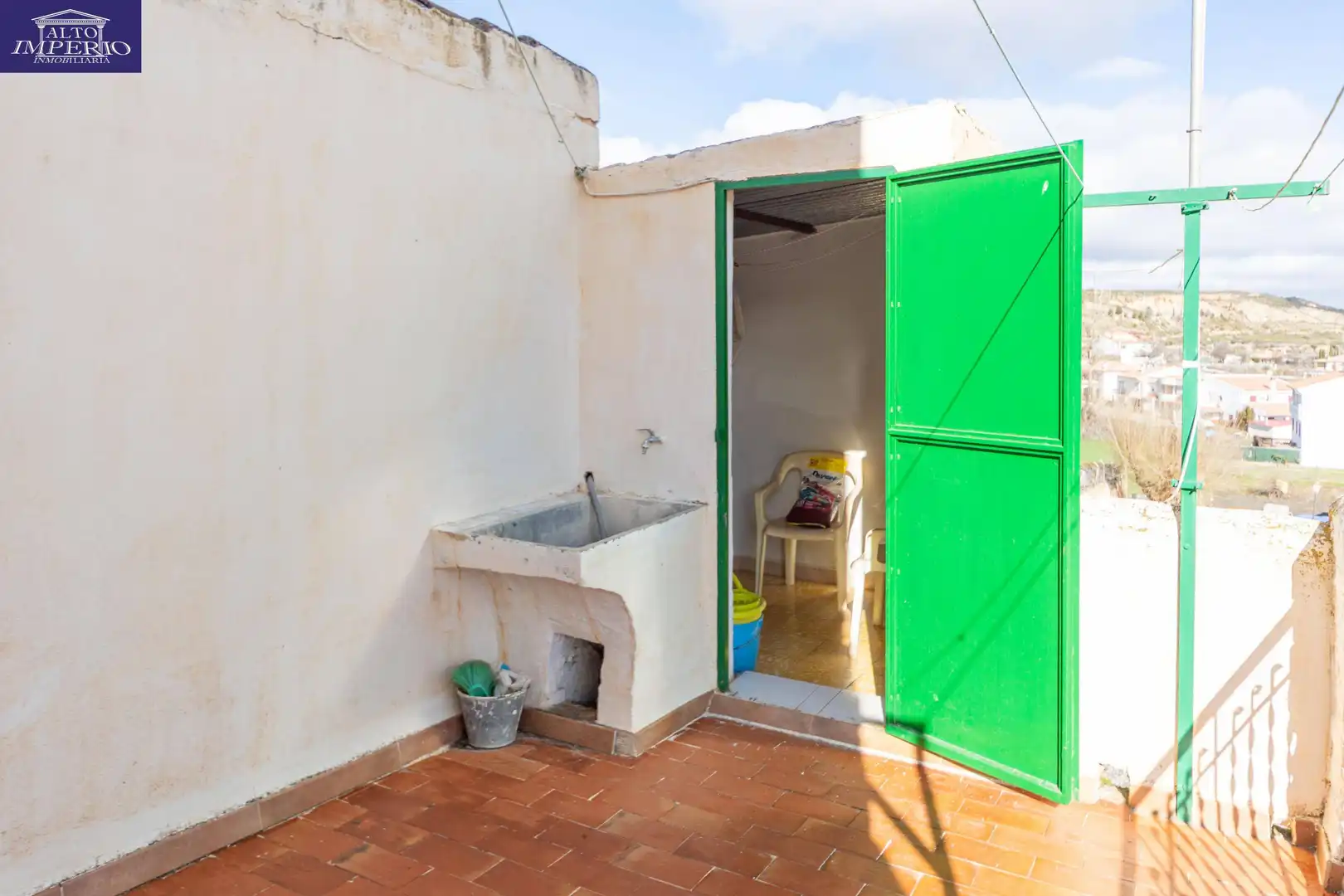 Außenansicht von Einfamilien-Reihenhaus zum Verkauf in La Peza mit Balkon