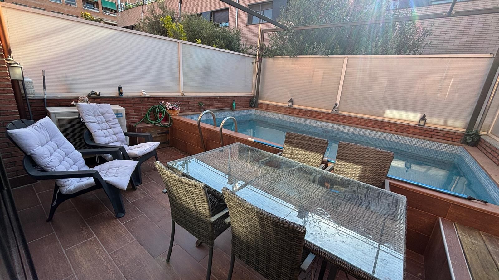 Piscina de Casa adosada en venta en Granollers con Aire acondicionado, Calefacción y Terraza