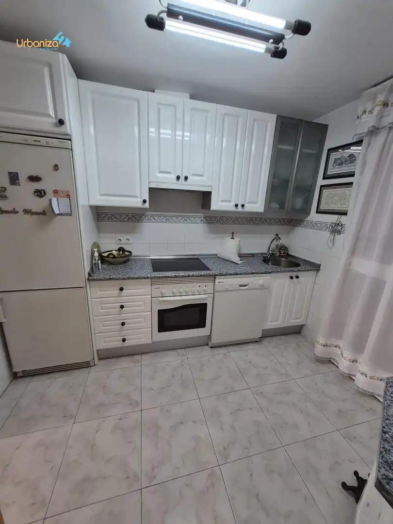 Cocina de Casa adosada en venta en Badajoz con Calefacción, Terraza y Trastero
