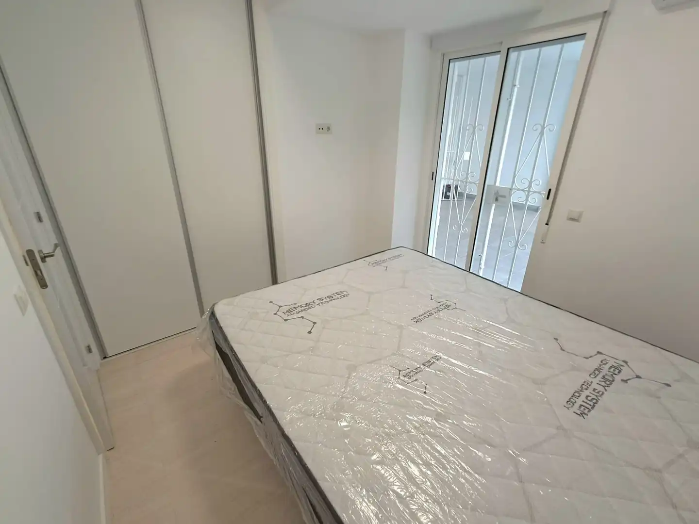 Habitación de Apartamento en venta en Benalmádena con Aire acondicionado, Calefacción y Jardín privado