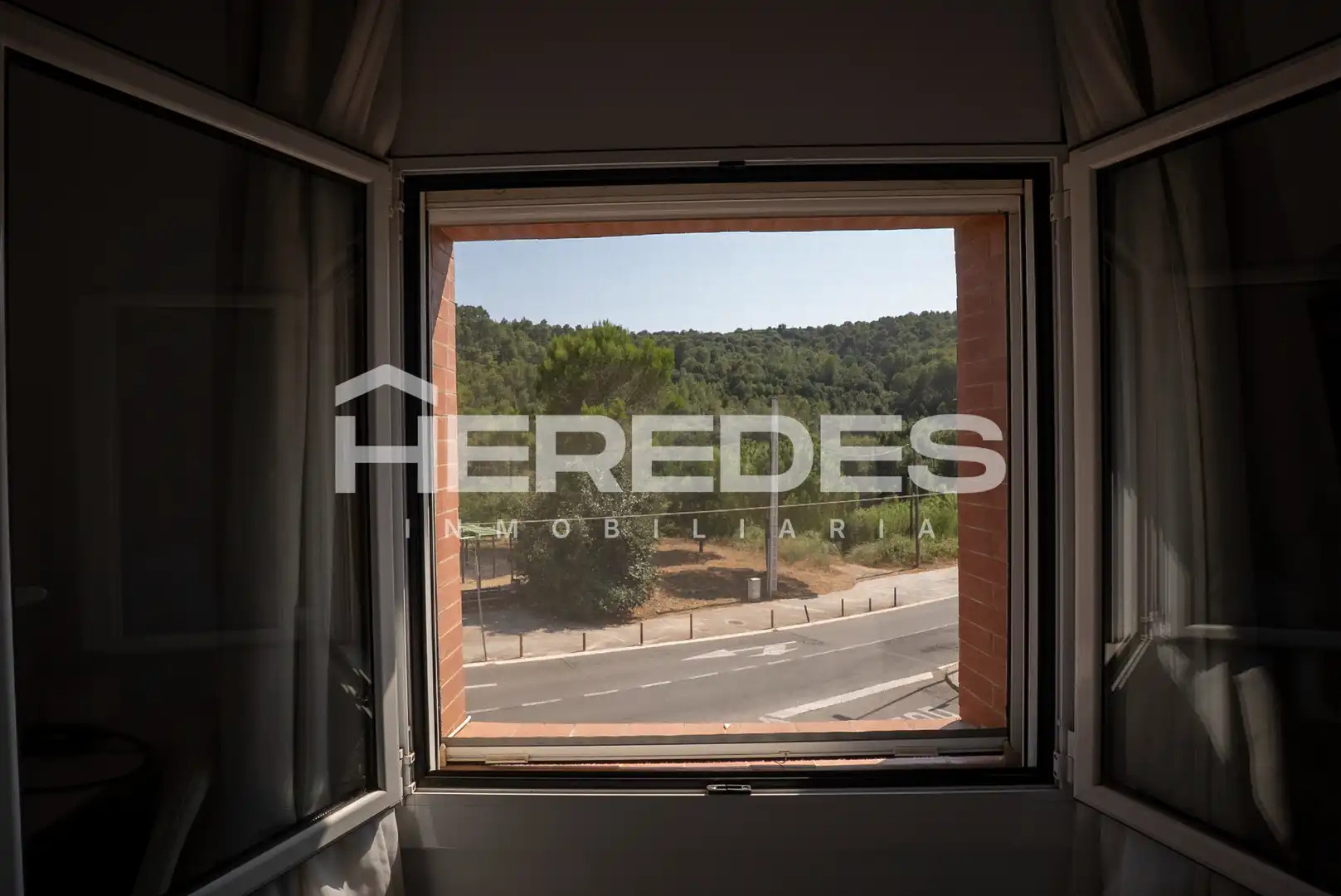 Dormitori de Casa o xalet en venda en Torrelles de Llobregat amb Jardí privat, Terrassa i Moblat