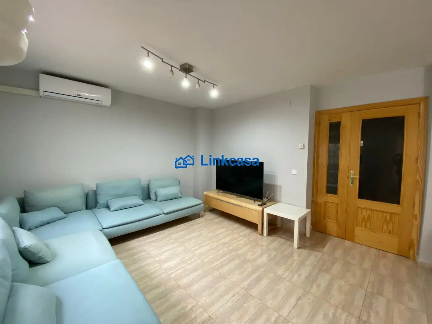 Sala d'estar de Casa adosada en venda en Seseña amb Aire condicionat, Calefacció i Jardí privat