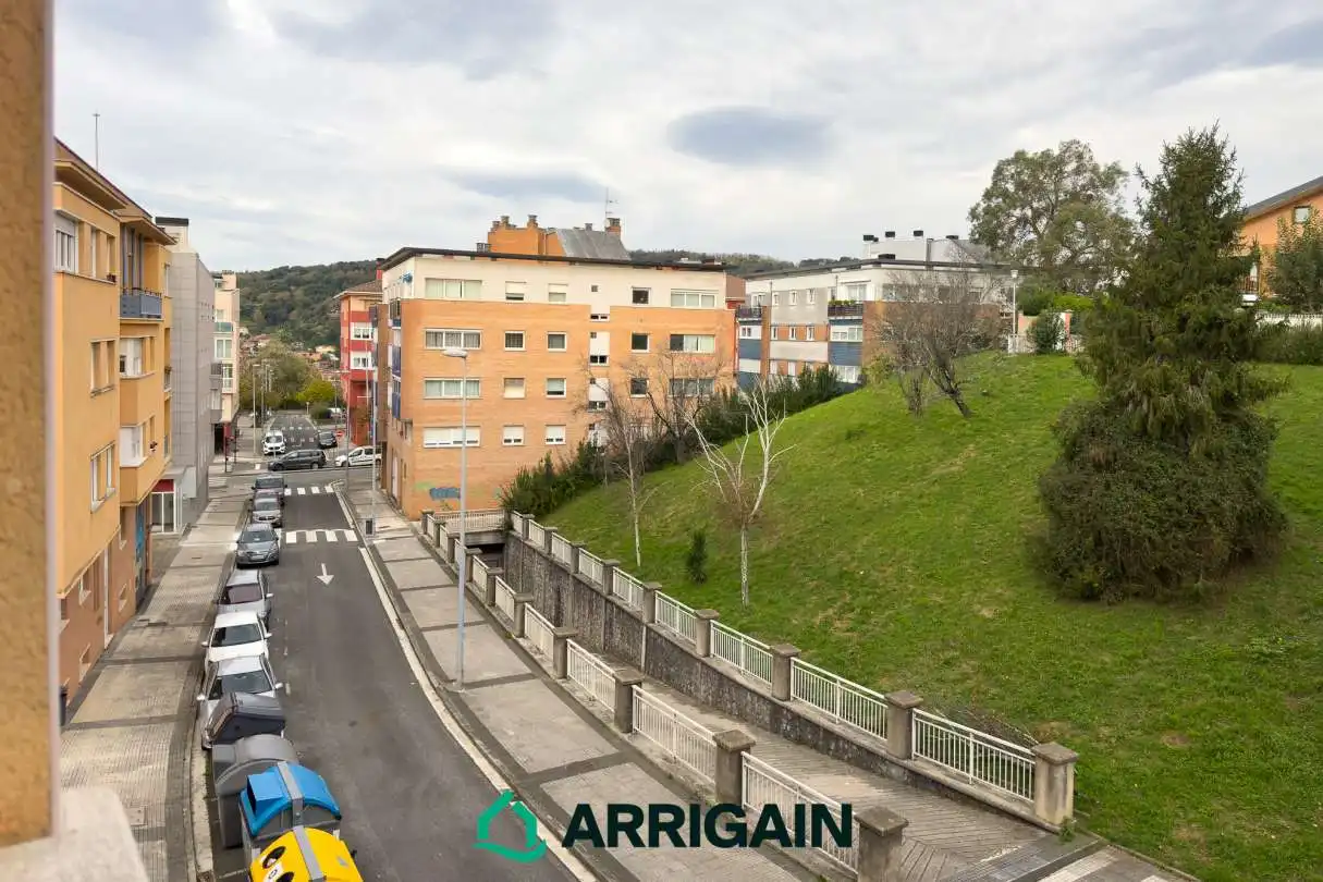 Vista exterior de Piso en venta en Donostia - San Sebastián  con Calefacción, Trastero y Balcón