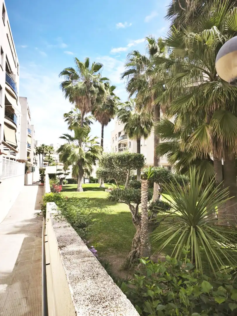 Vista exterior de Pis en venda en Málaga amb Aire condicionat, Calefacció i Jardí privat