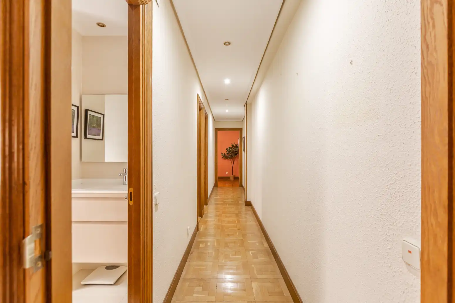 Piso en venta en  Pamplona / Iruña con Calefacción, Parquet y Terraza