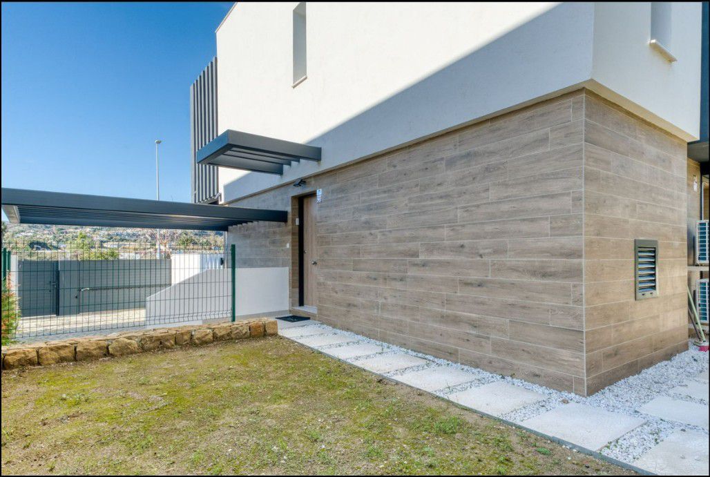 Exterior view of Single-family semi-detached for rent in Estepona  with Terrace
