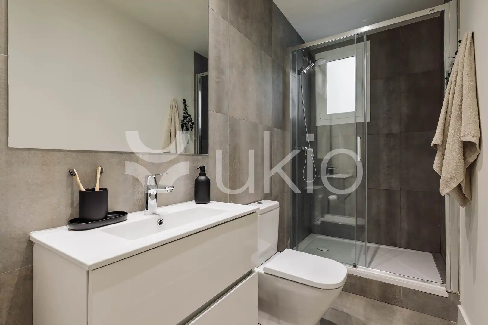 Badezimmer von Wohnungen zur Miete in Barcelona mit Klimaanlage, Heizung und Möbliert