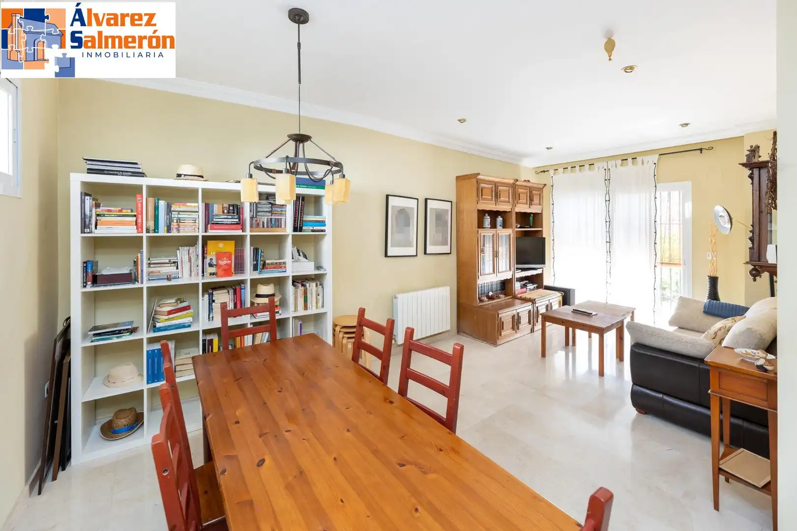 Casa adosada en venta en Calle SALA DOS HERMANAS, Crta. De la Sierra