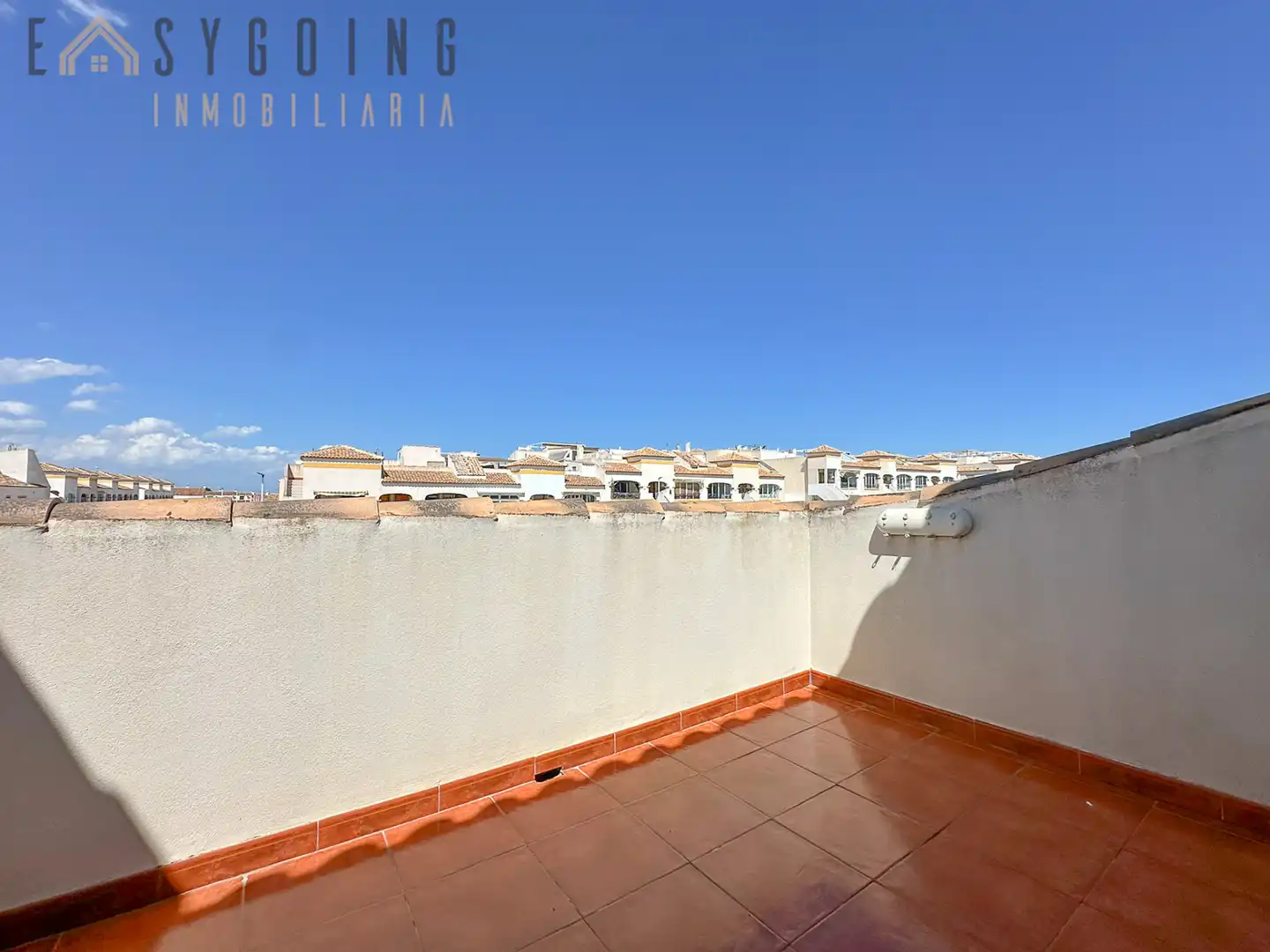 Terrasse von Einfamilien-Reihenhaus zum Verkauf in Santa Pola mit Klimaanlage, Terrasse und Gemeinschaftspool
