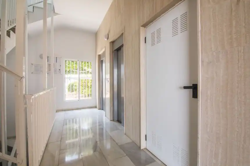 Wohnung zum Verkauf in Elche / Elx mit Klimaanlage, Terrasse und Möbliert