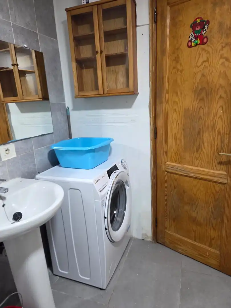 Bathroom of Study for rent in Las Palmas de Gran Canaria  with Furnished, Washing machine and Microwave