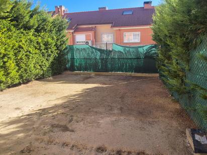 Jardí de Casa adosada en venda en Arroyo de la Encomienda amb Calefacció, Jardí privat i Terrassa