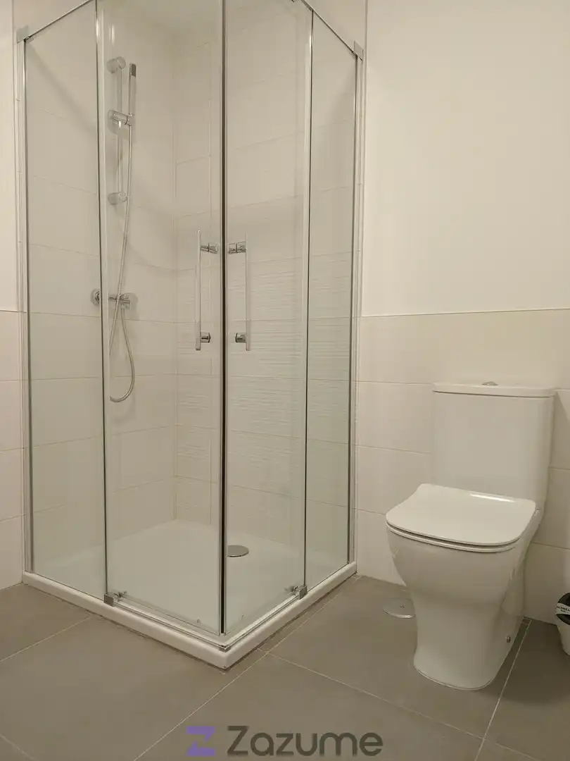 Badezimmer von Wohnung zur Miete in Dos Hermanas mit Klimaanlage, Heizung und Privatgarten