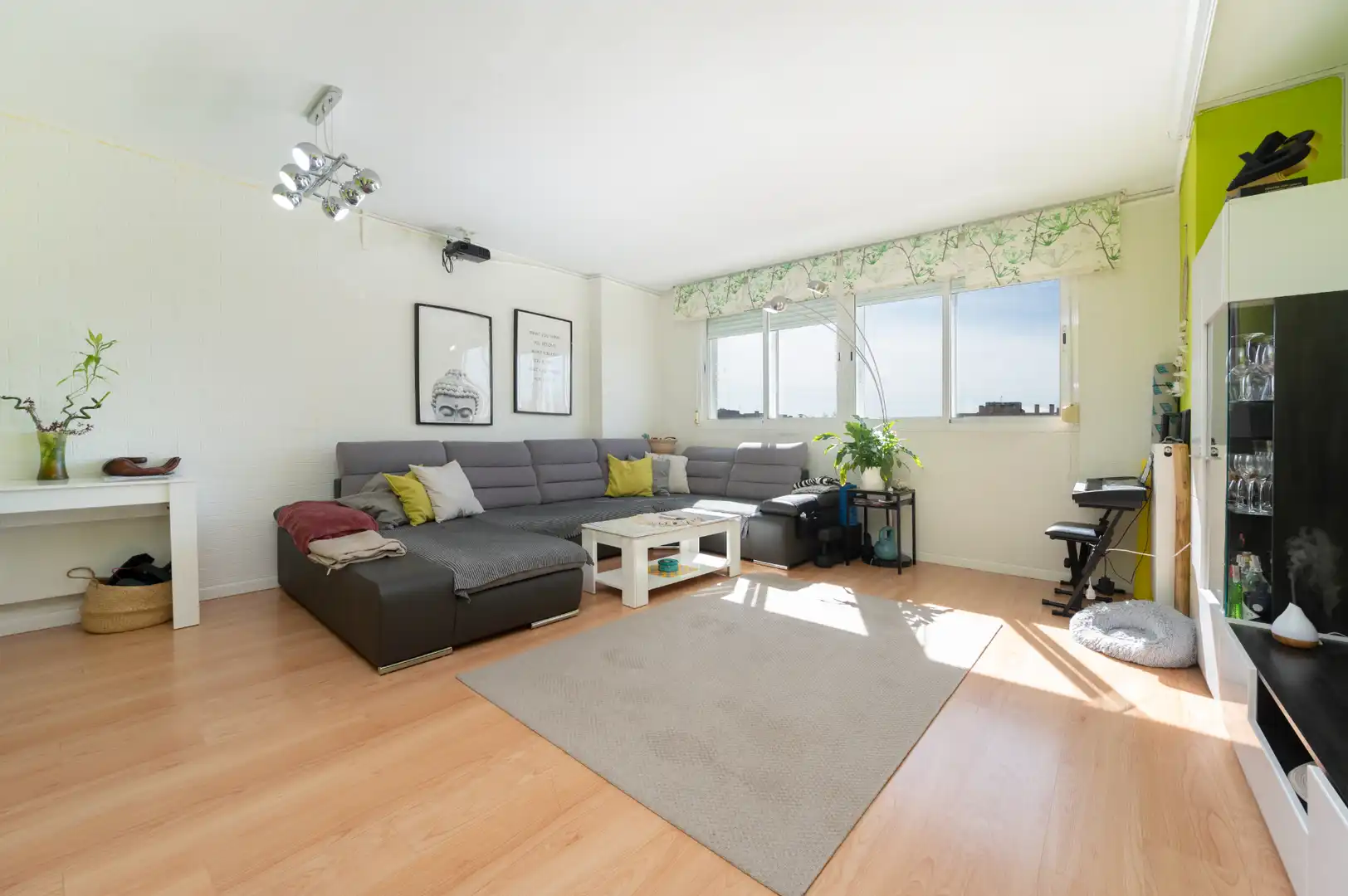 Living room of Flat for sale in Alcobendas  with Air Conditioner, Heating and Storage room