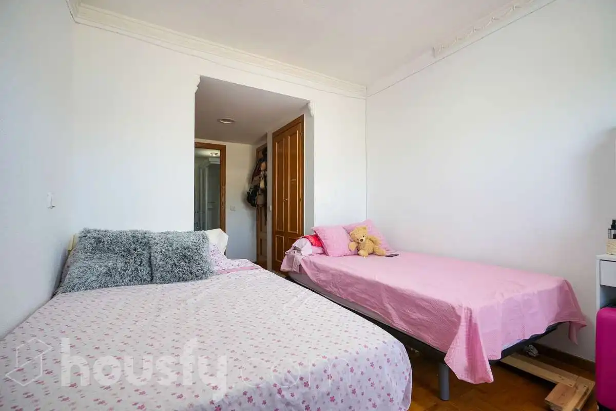 Bedroom of Flat for sale in Madrid  with Air Conditioner, Heating and Terrace