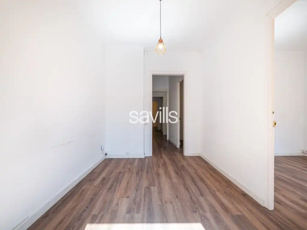 Dormitori de Apartament en venda en Barcelona amb Aire condicionat i Balcó