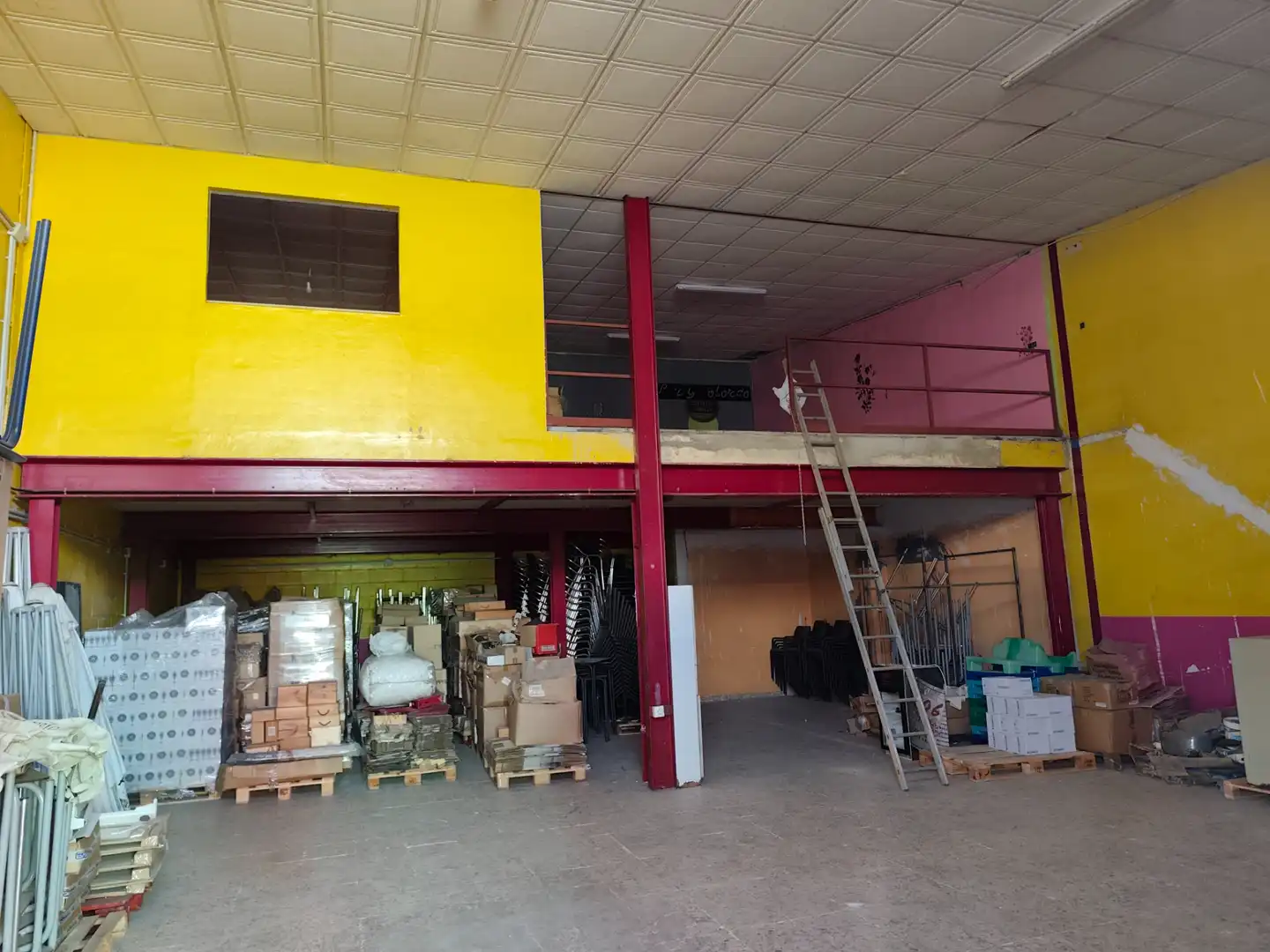 Industrial building for sale in Plaza Polirrosa 123A