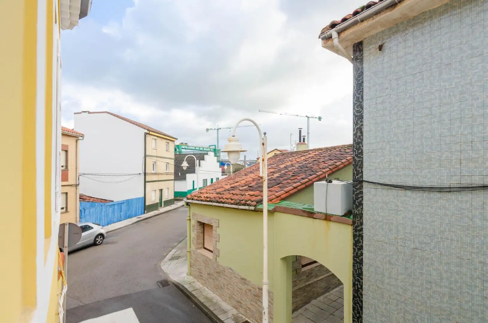Vista exterior de Casa o xalet en venda en Avilés amb Calefacció