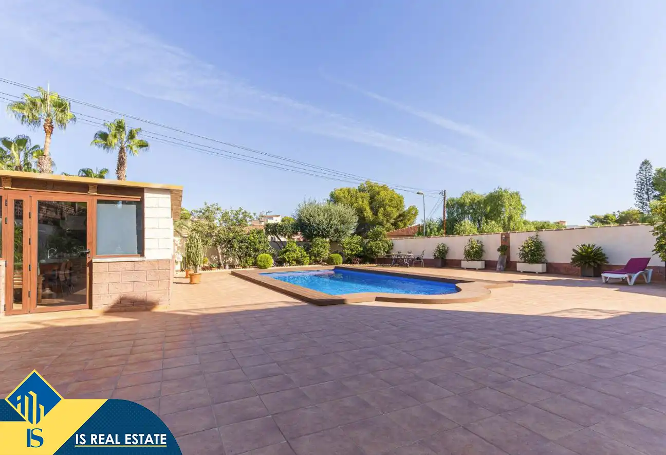 Chalet con terraza en venta en Los Balcones - Los Altos, imagen 3