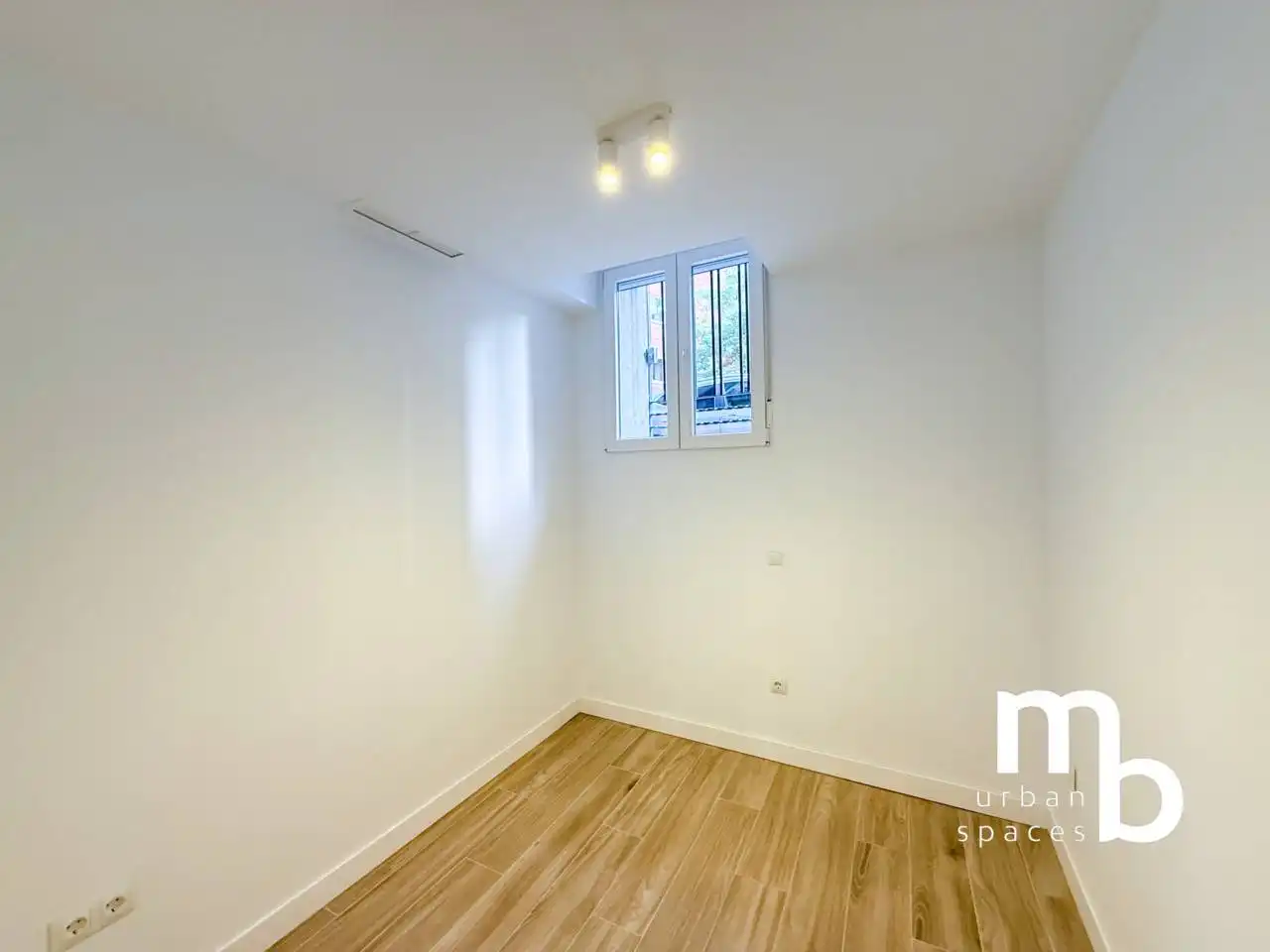 Bedroom of Flat for sale in Madrid  with Air Conditioner and Heating