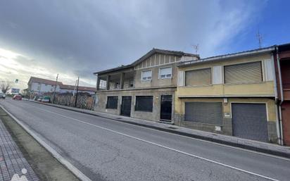 Vista exterior de Casa o xalet en venda en El Astillero   amb Calefacció, Terrassa i Balcó