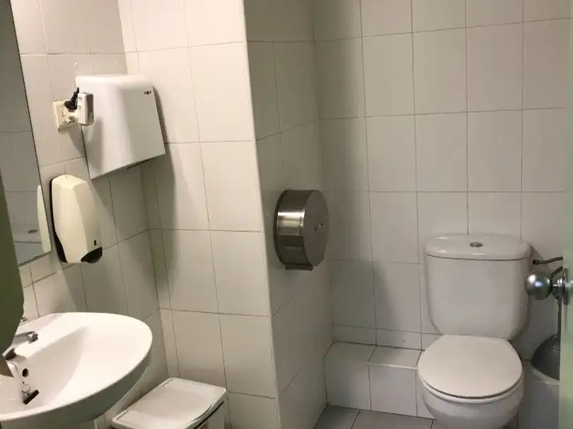 Baño de Oficina de alquiler en Les Corts