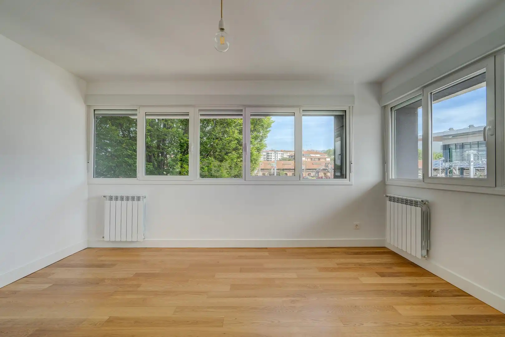 Bedroom of Flat for sale in Irun 