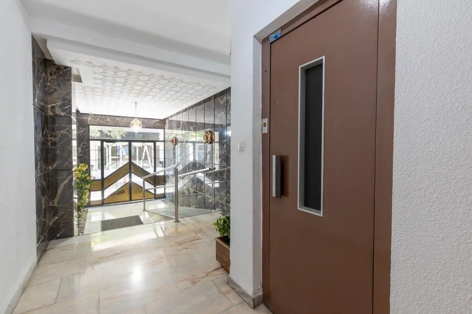 Wohnung zum Verkauf in Granada mit Heizung, Terrasse und Balkon