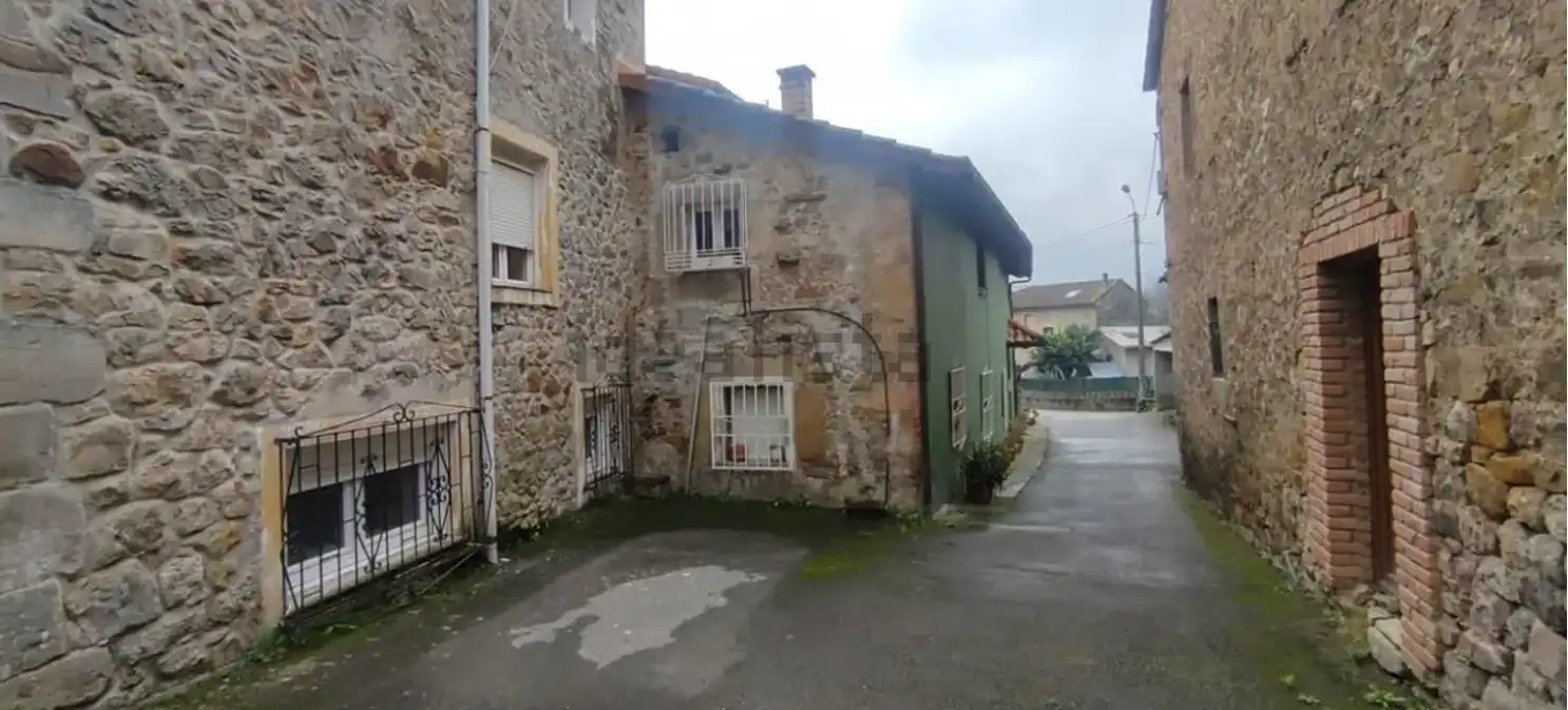 Adossat en venda a Santa María de Cayón