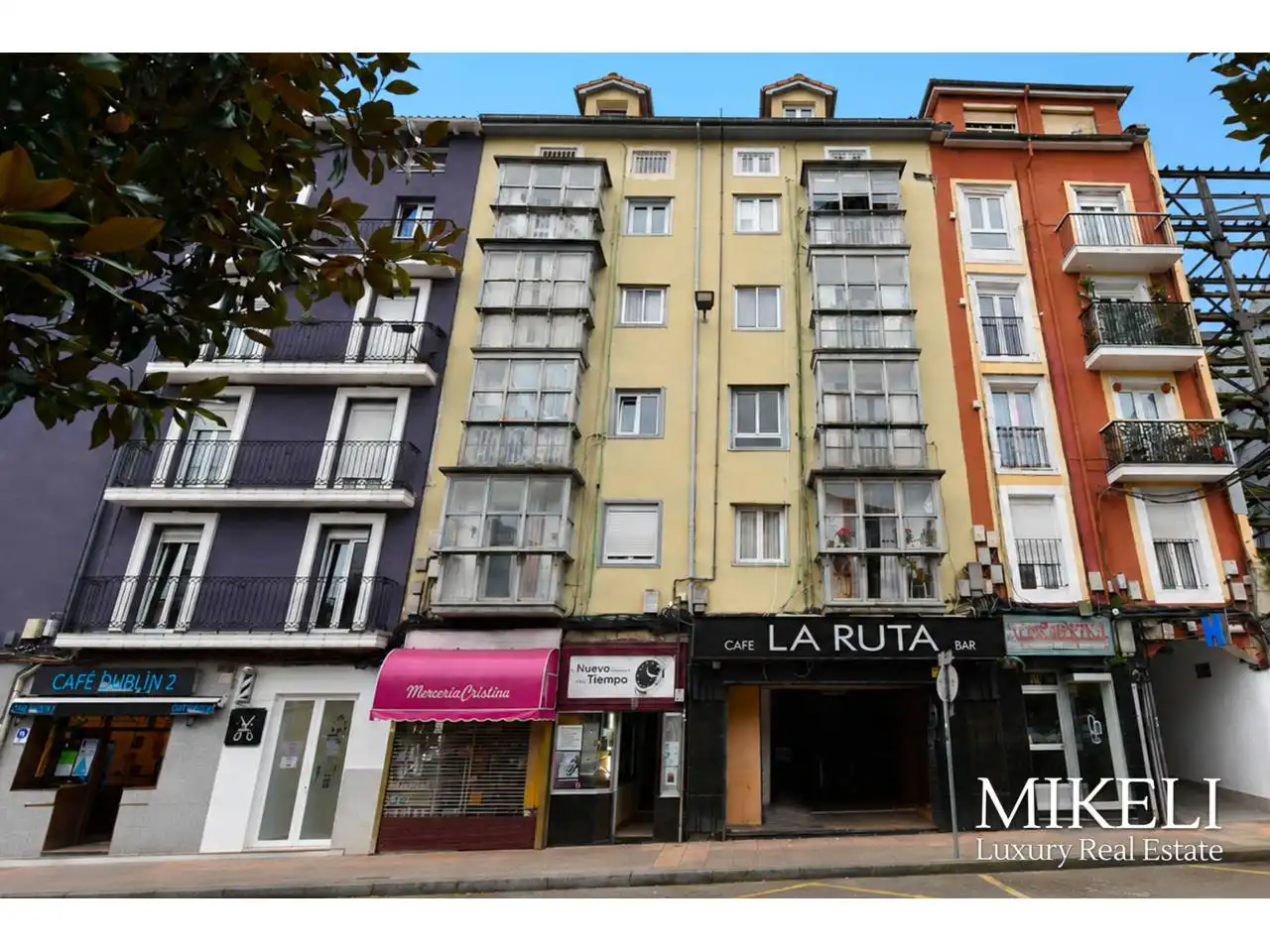 Vista exterior de Edificio en venta en Santander