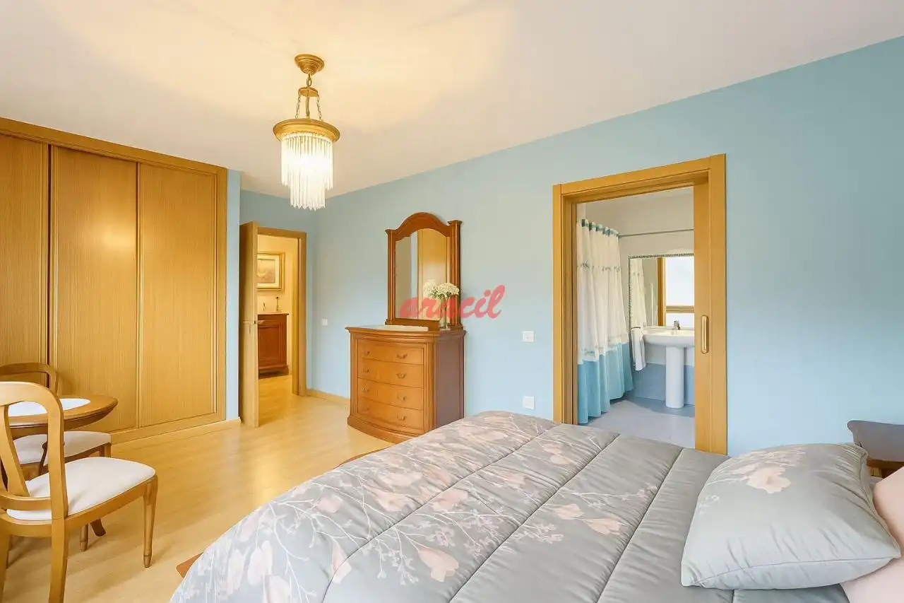 Habitación de Casa o chalet en venta en Ourense Capital  con Calefacción, Jardín privado y Terraza