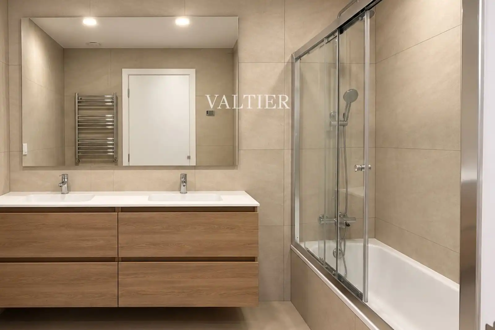 Badezimmer von Wohnung zur Miete in Madrid mit Klimaanlage, Heizung und Terrasse
