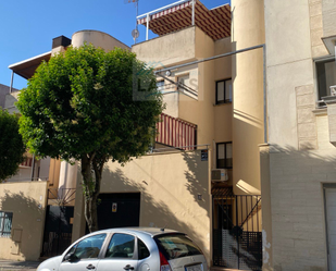 Vista exterior de Casa o xalet en venda en Navalmoral de la Mata amb Aire condicionat i Terrassa