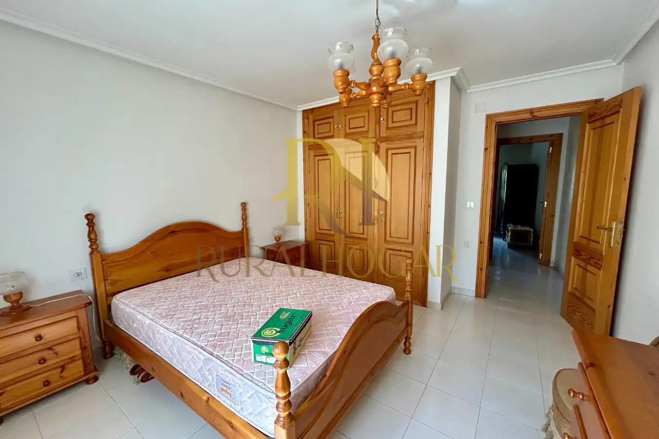 Dormitori de Casa adosada en venda en Los Barrios de Luna  amb Calefacció i Moblat