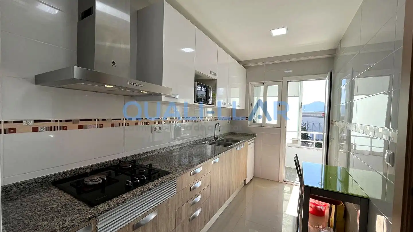 Cuina de Pis en venda en Sant Feliu de Llobregat amb Aire condicionat, Jardí privat i Parquet