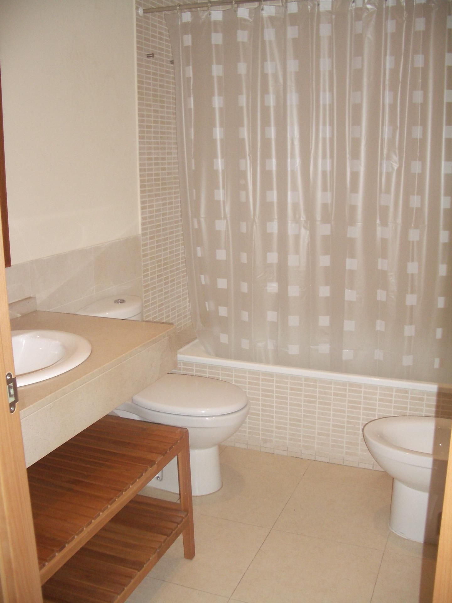 Bathroom of Flat for sale in Reus  with Swimming Pool, Balcony and Community pool