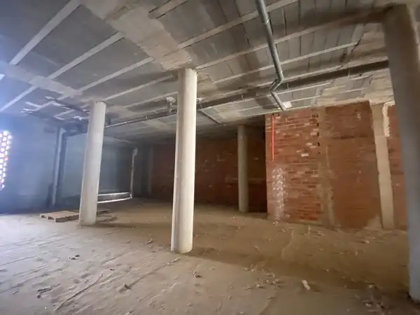 Local comercial en venta en Emperatriz Eugenia de Montijo, imagen 4