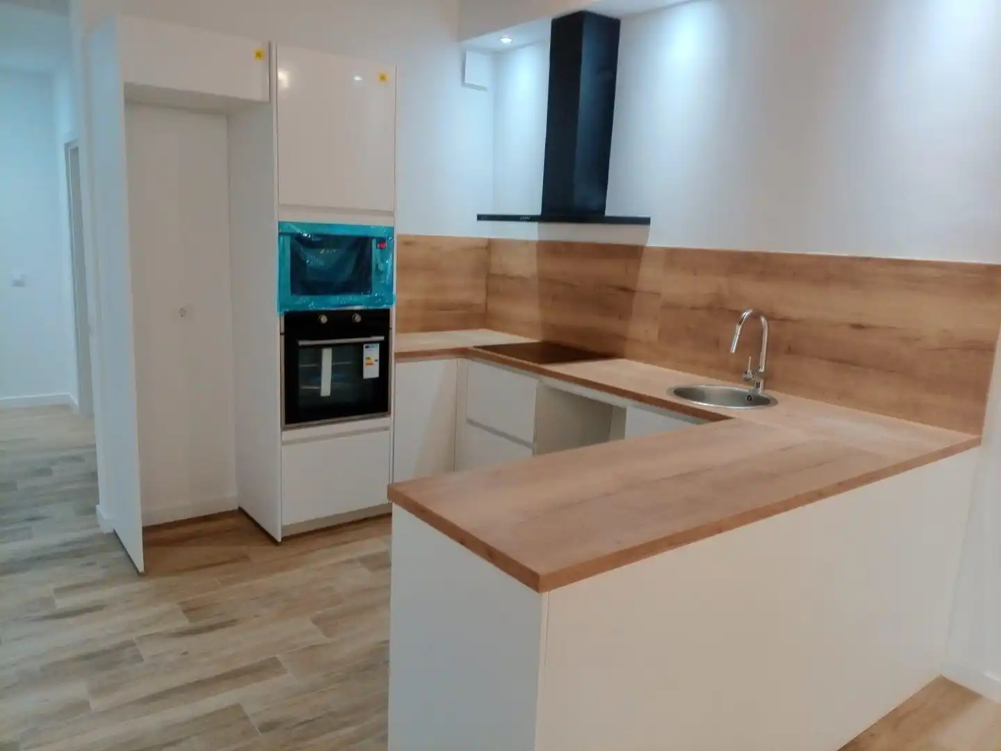 Cuina de Pis en venda en Vilafranca del Penedès amb Parquet, Terrassa i Balcó