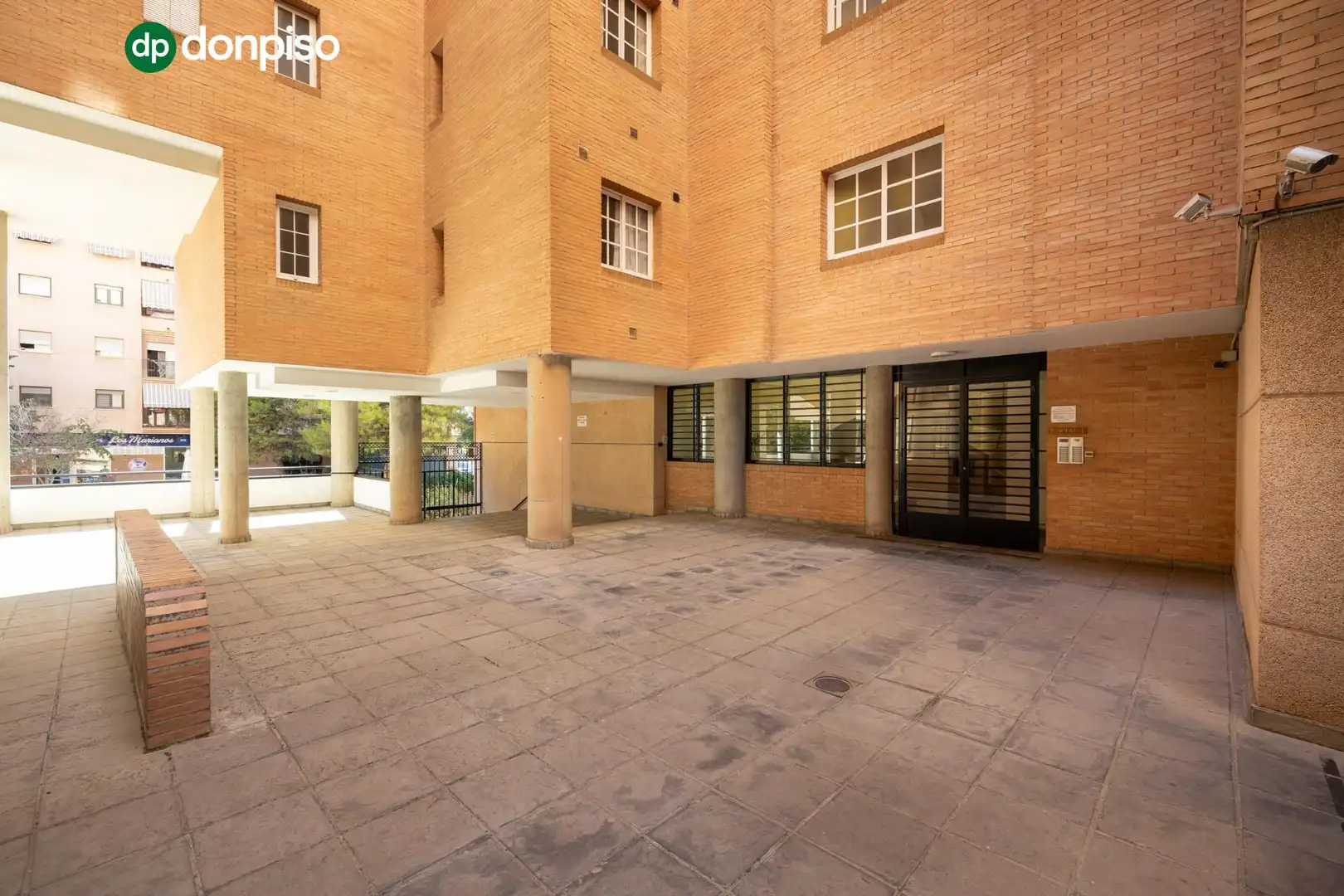 Außenansicht von Wohnungen zum Verkauf in Granada mit Heizung und Terrasse