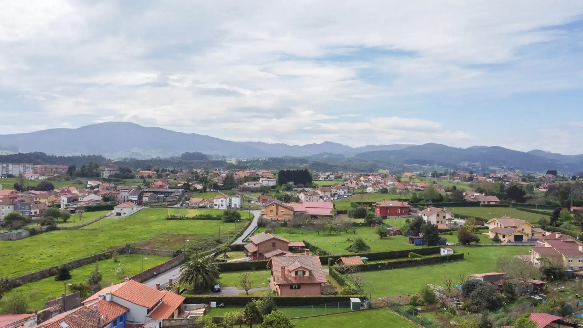 Vista exterior de Casa o chalet en venta en Avilés con Calefacción, Jardín privado y Terraza
