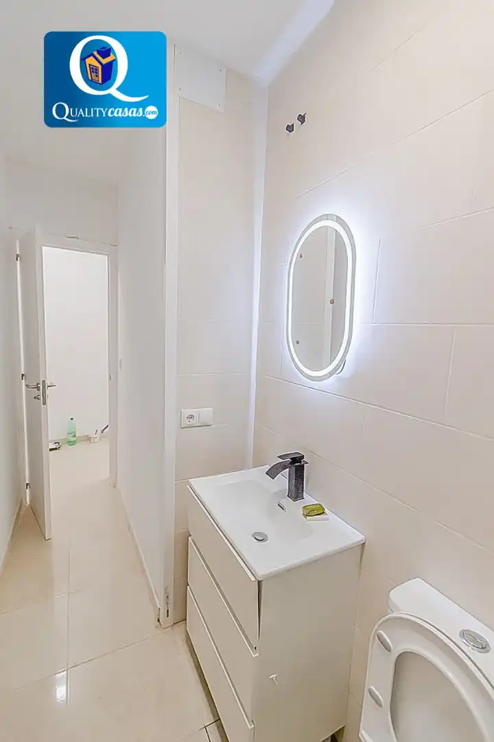 Baño de Oficina en venta en Alicante / Alacant con Aire acondicionado