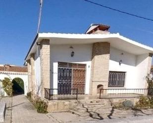 Vista exterior de Casa o xalet en venda en Cunit amb Calefacció, Jardí privat i Terrassa