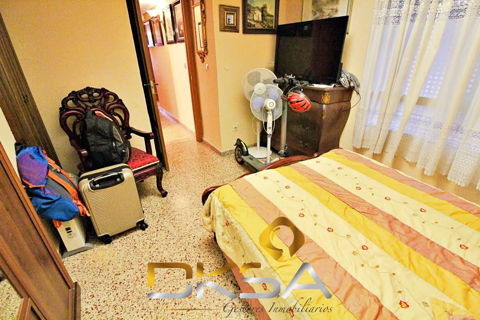 Habitación de Piso en venta en Castellón de la Plana / Castelló de la Plana con Terraza, Amueblado y Balcón