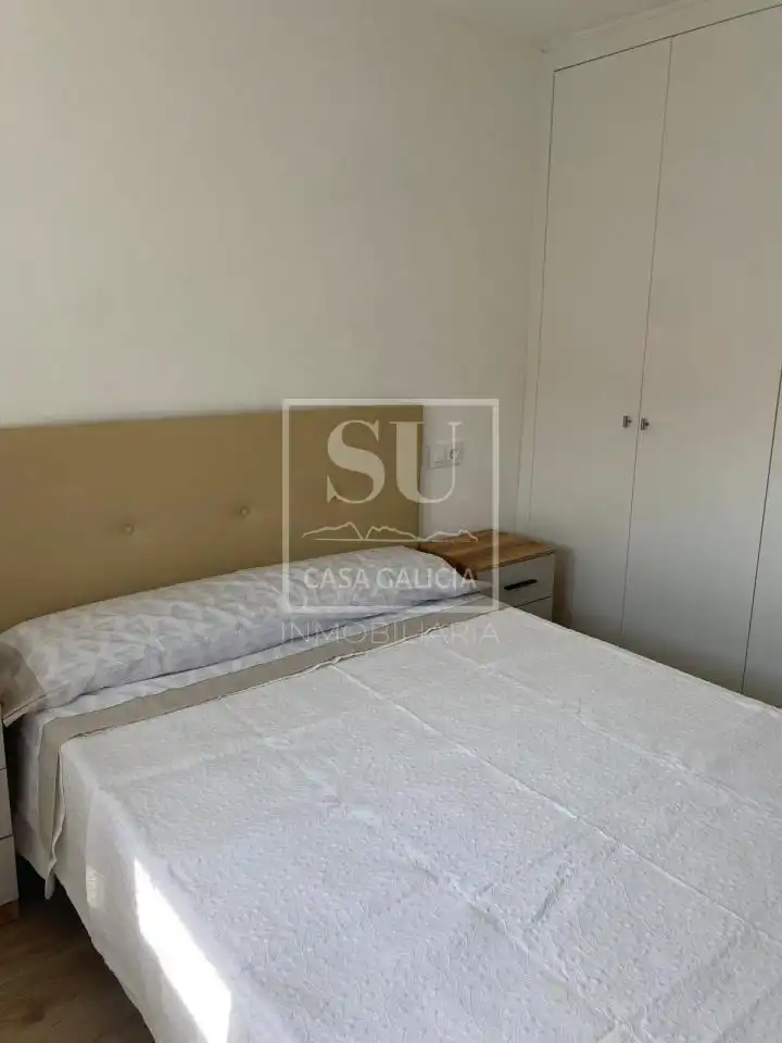 Schlafzimmer von Wohnung zur Miete in Baiona mit Klimaanlage, Heizung und Möbliert