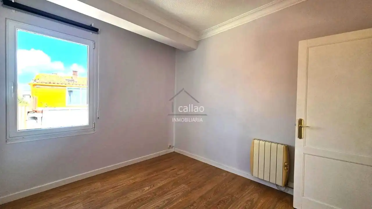 Bedroom of Flat for rent in Ferrol  with Heating and Storage room