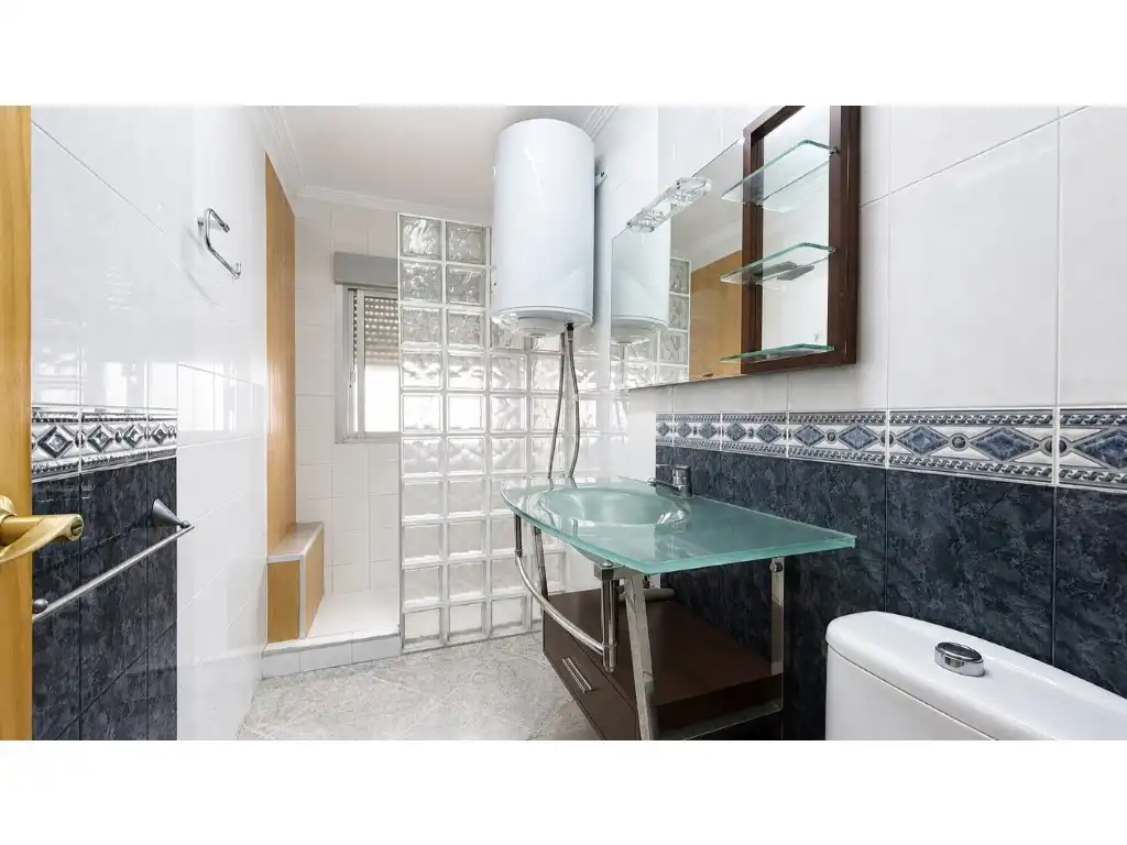 Bathroom of Flat for sale in Córdoba