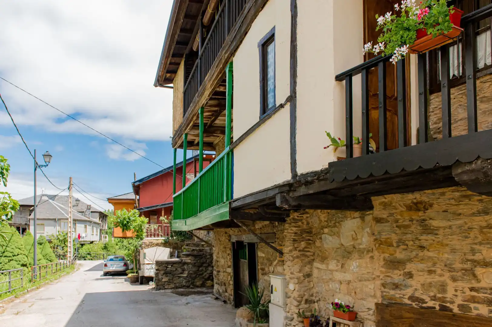 Vista exterior de Casa o chalet en venta en Ponferrada con Calefacción, Terraza y Trastero