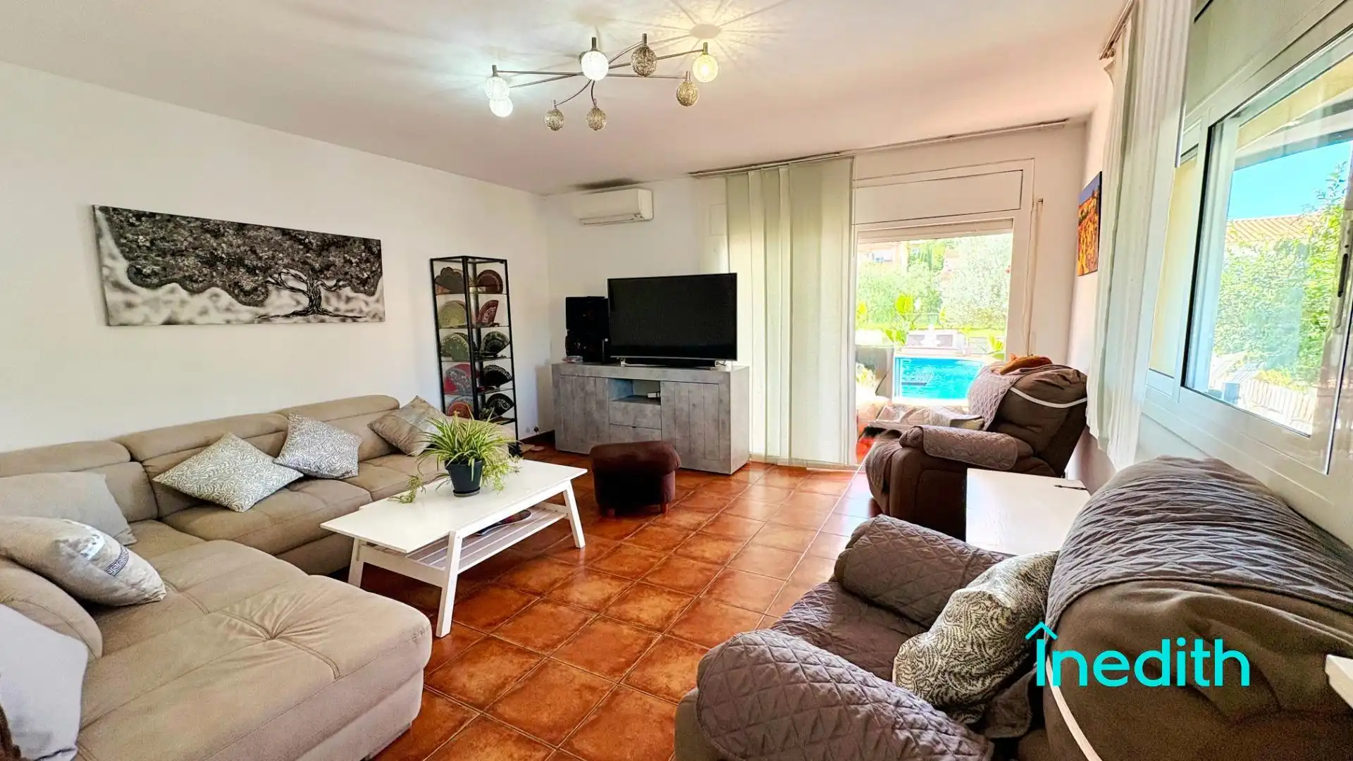 Sala d'estar de Casa o xalet en venda en Cunit amb Aire condicionat, Calefacció i Jardí privat