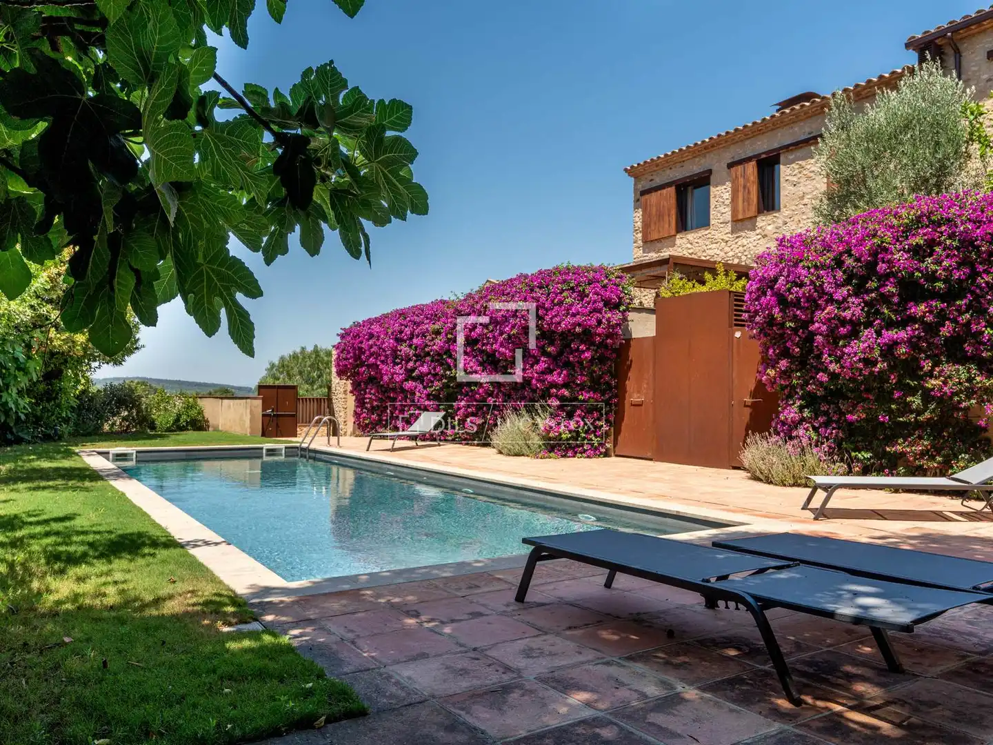 Piscina de Casa o xalet en venda en Madrid amb Aire condicionat, Calefacció i Terrassa